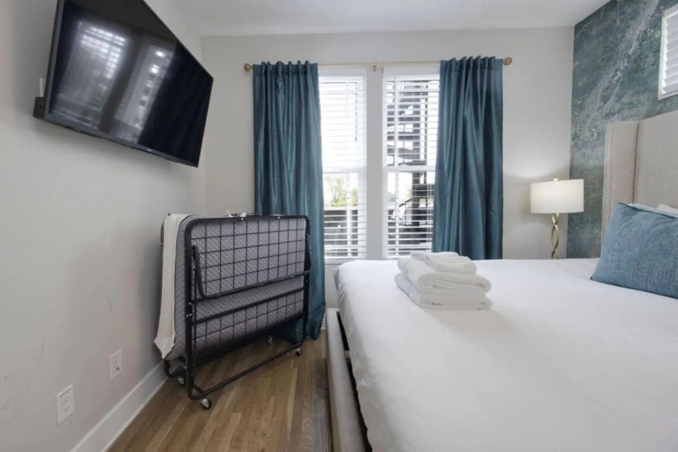 Red Radiance - Hot Tub - Dual Balconies Share Save Villa Nashville 0*,  United States
